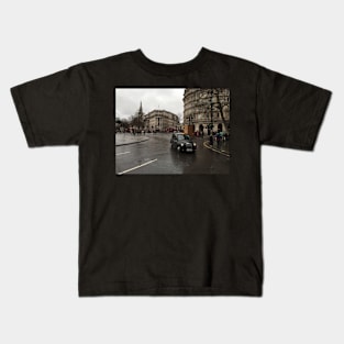 London Cab in the Rain Kids T-Shirt